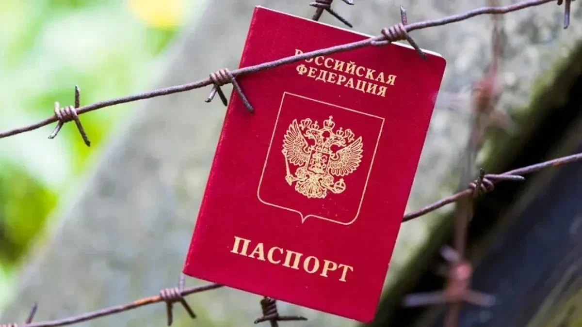В окупованій Чаплинці відкрили незаконне оформлення закордонних паспортів російського зразка