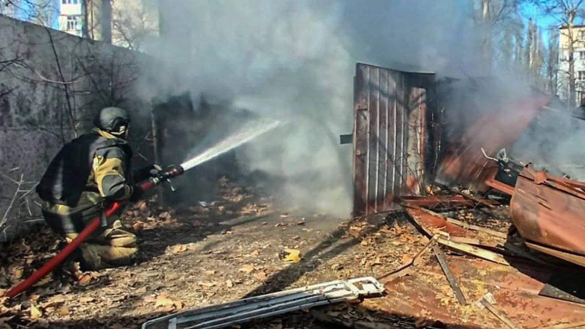 Війська РФ атакували гаражі у Дніпровському районі Херсона. ВІДЕО