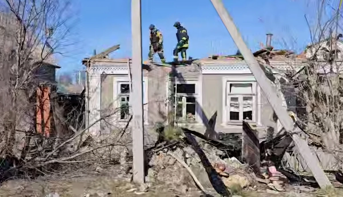 Російські військові знищили житловий будинок у Корабельному районі Херсона