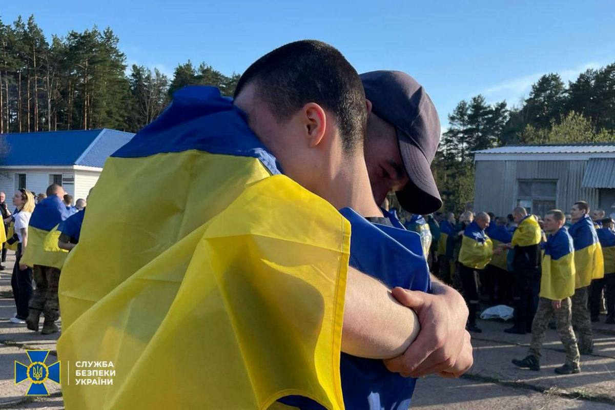 На Алеї надії в Бериславській громаді – на одне фото менше: додому з полону повернувся захисник