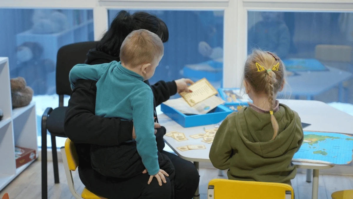 В окупації погрожують відбирати у батьків дітей, які не ходять до школи — Кулеба