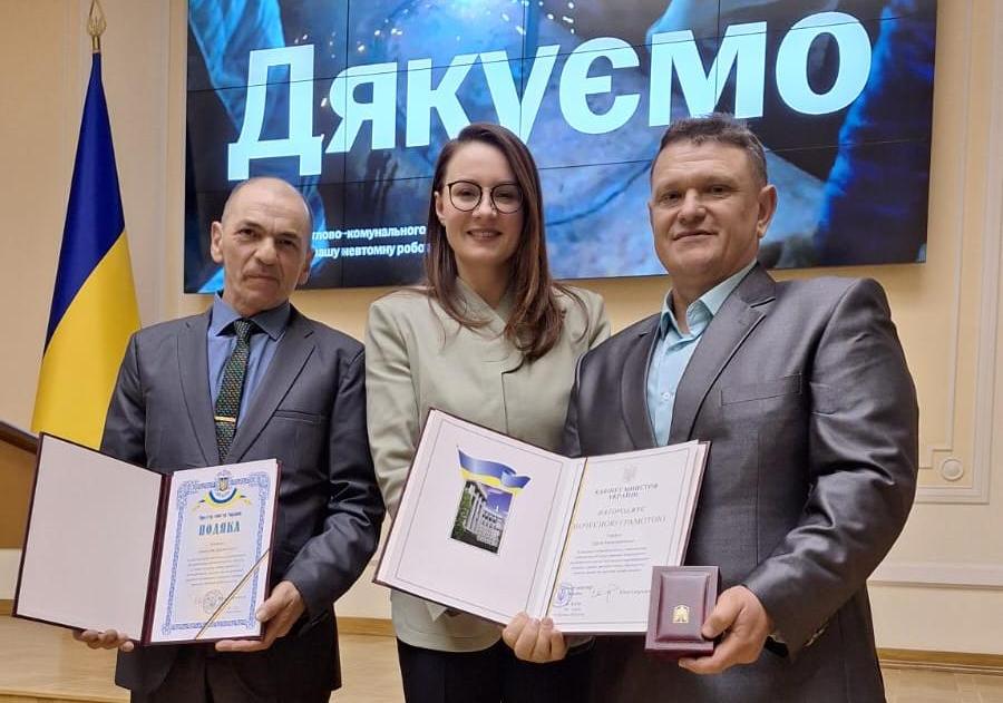 Комунальний фронт: двоє працівників Херсонського водоканалу отримали нагороди з рук прем’єр-міністра