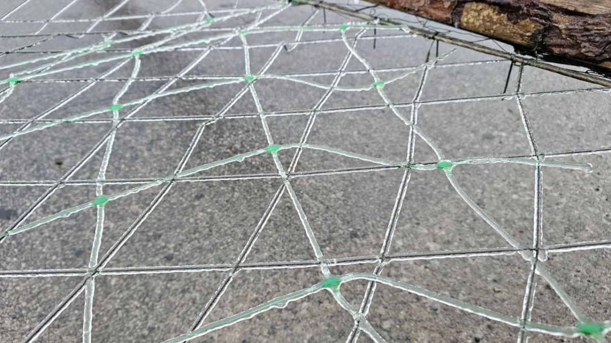 На Херсонщині змінюють спосіб встановлення антидронових сіток, аби уникнути обвалів