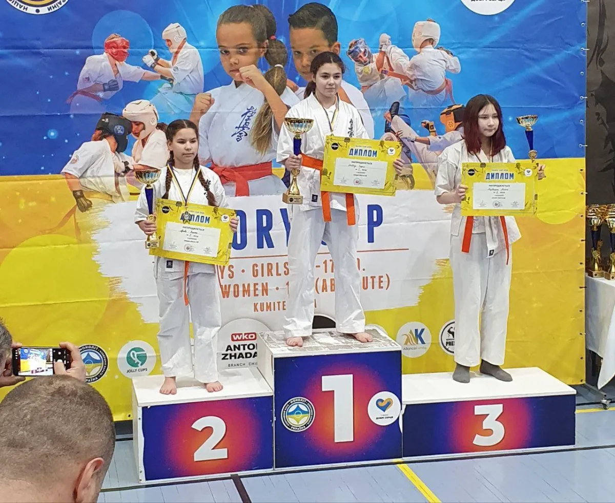 Херсонські каратисти здобули 13 медалей на турнірах в Україні та Польщі