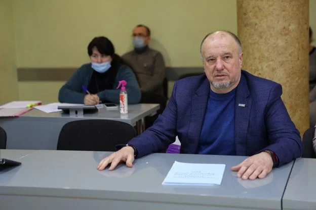 Ексзаступник мера Херсона роздавав депутатам номер росгвардійця, який організував катівню