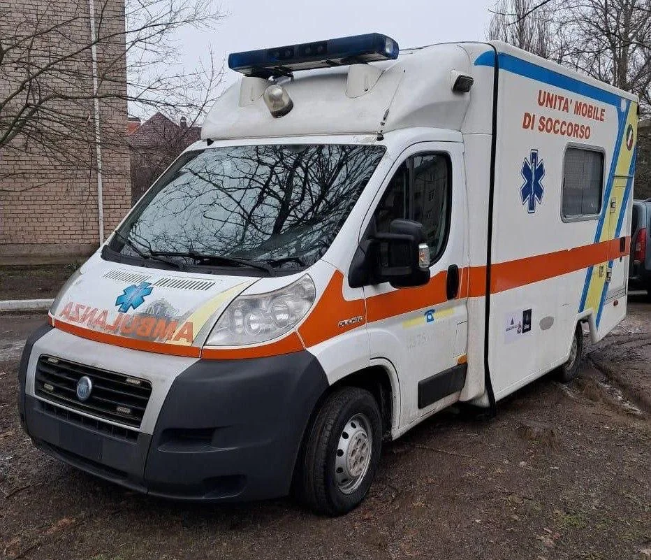 Медзаклади Херсонщини отримали два нові спецавтомобілі