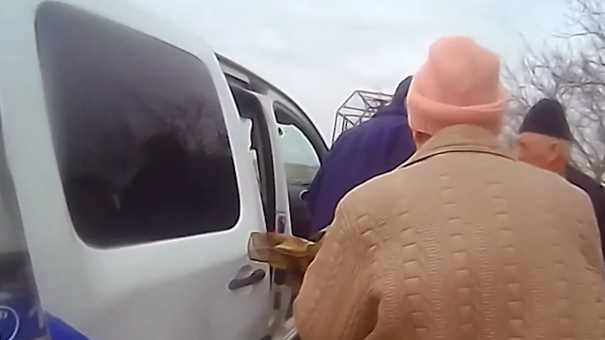 Самотужки вийшов із Берислава. На Херсонщині поліціянти евакуювали трьох людей