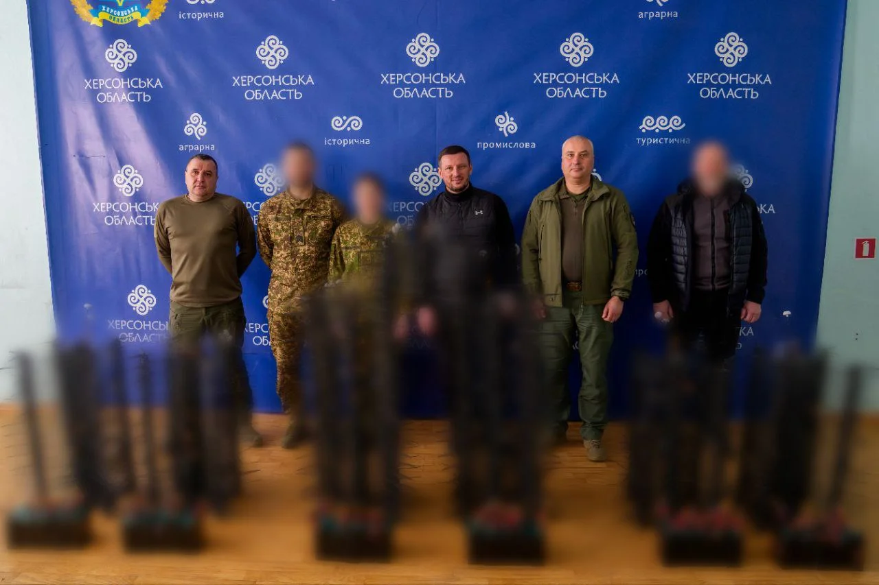 Підрозділи Сил оборони Херсонщини отримали понад сотню далекобійних FPV-дронів