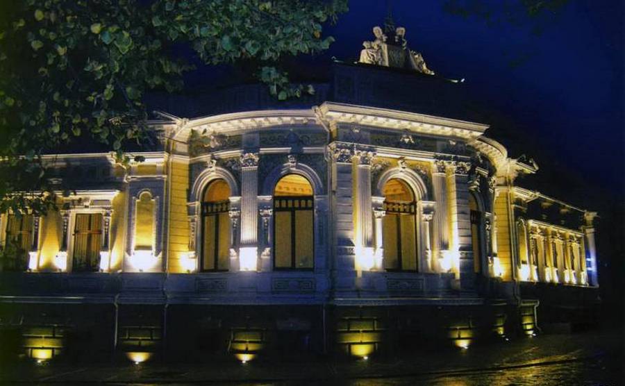 Оповита легендами: історія найкрасивішої будівлі Херсона, яку знищили російські окупанти (фото)