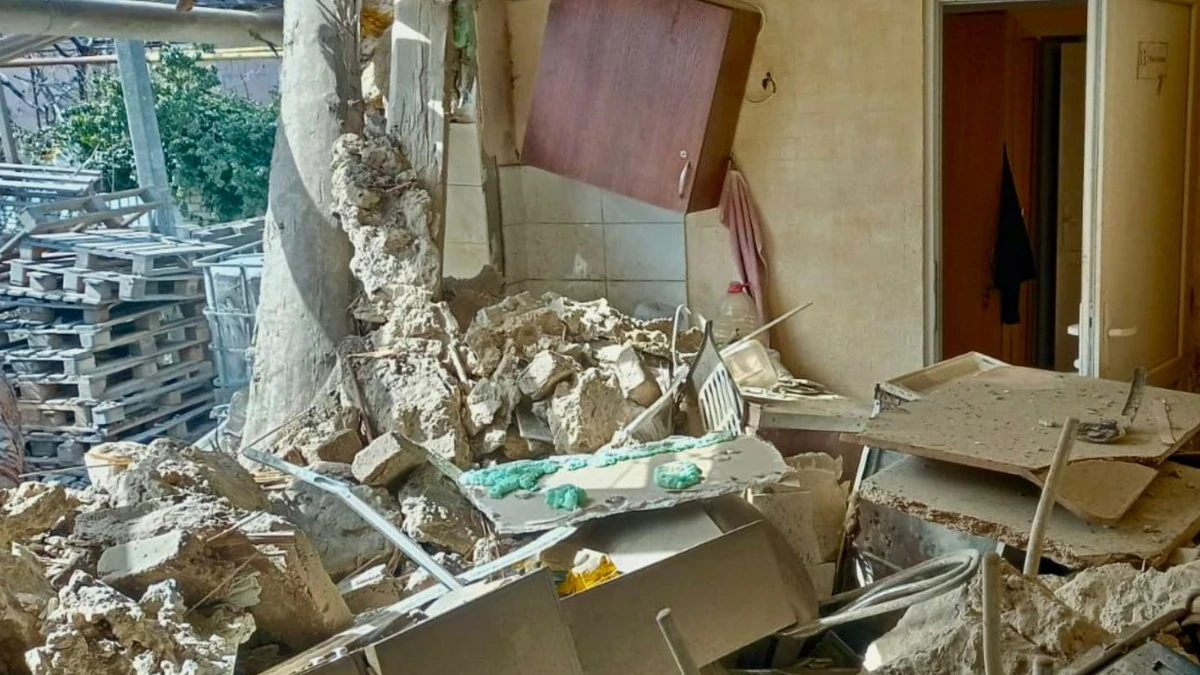 На Херсонщині війська РФ влучили у будівлю пожежної частини. ФОТО