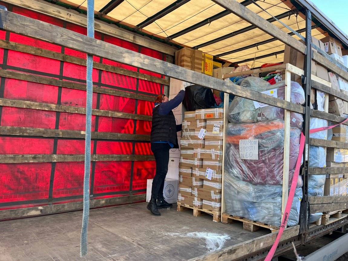 гуманітарний вантаж від Папи Римського