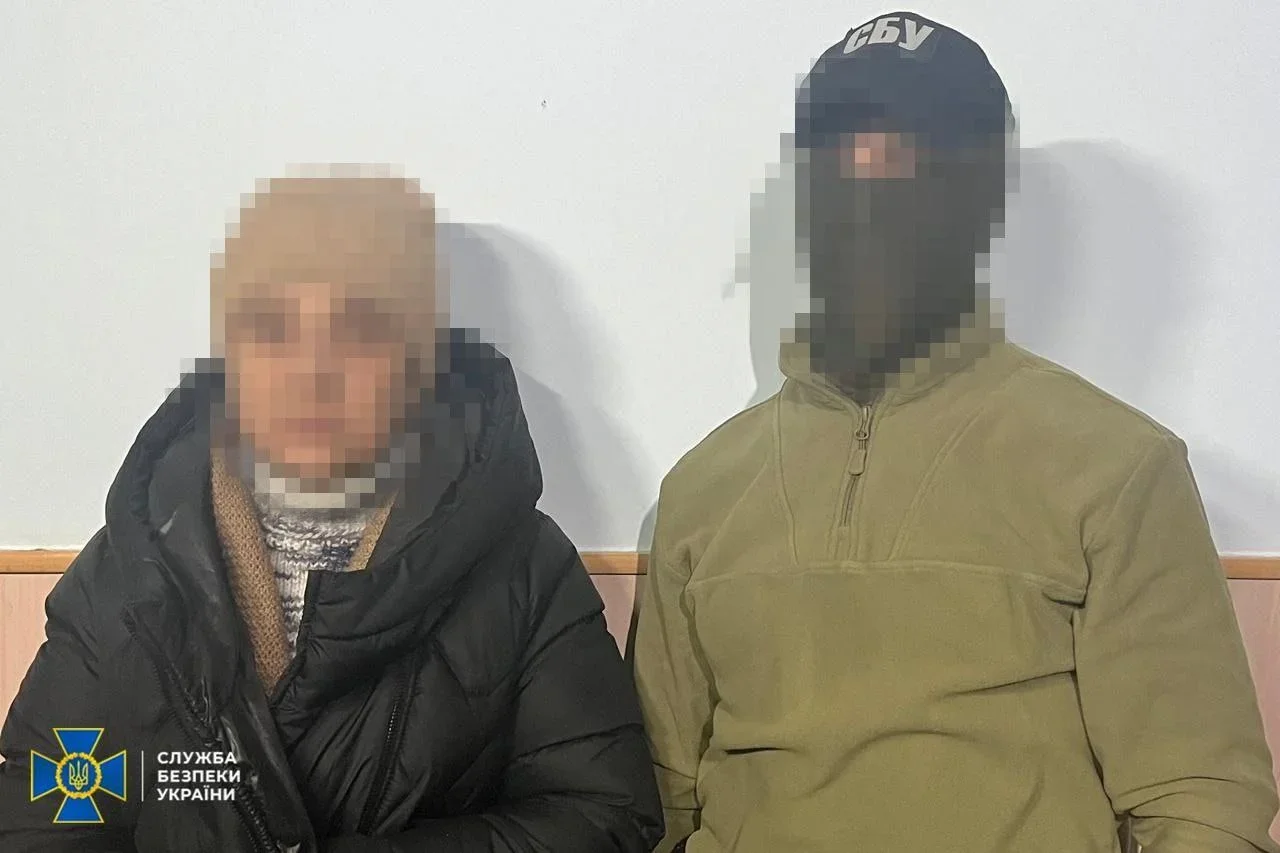 Телефон для затриманої в Херсоні коригувальниці росіяни скинули дроном (відео)