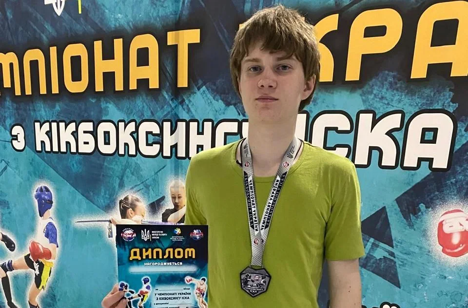 Херсонський кікбоксер отримав “срібло” на Чемпіонаті України