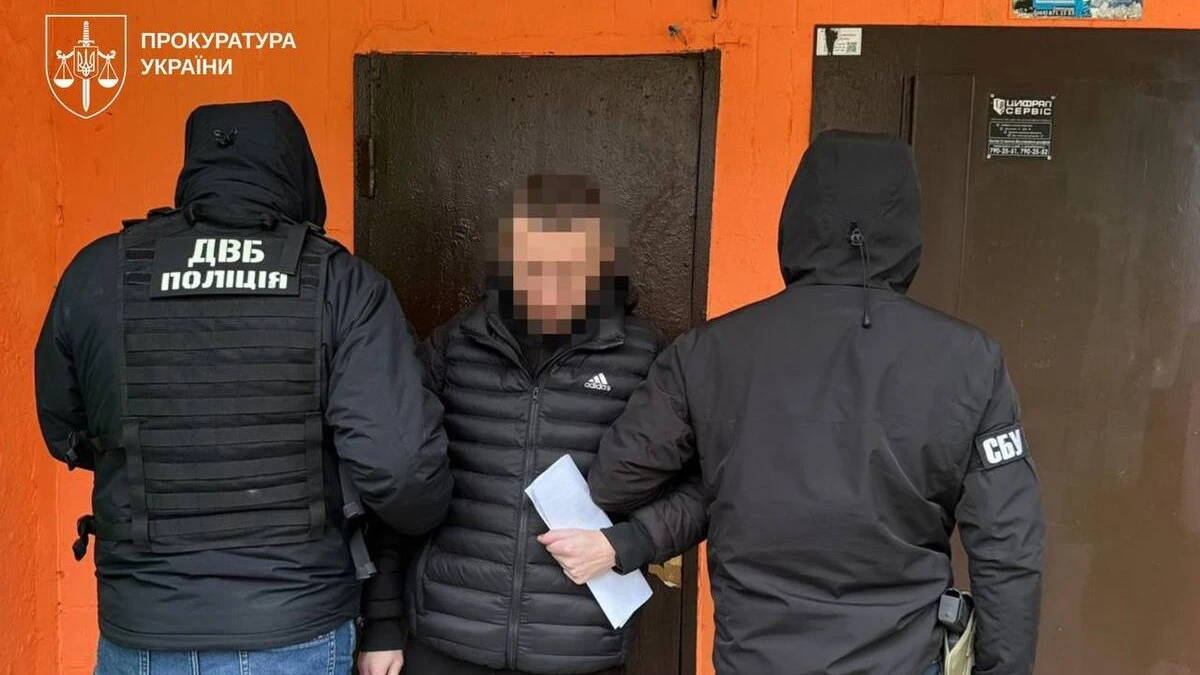 Жителька Херсона за вказівкою розвідки РФ вербувала людей для замовних вбивств у Києві