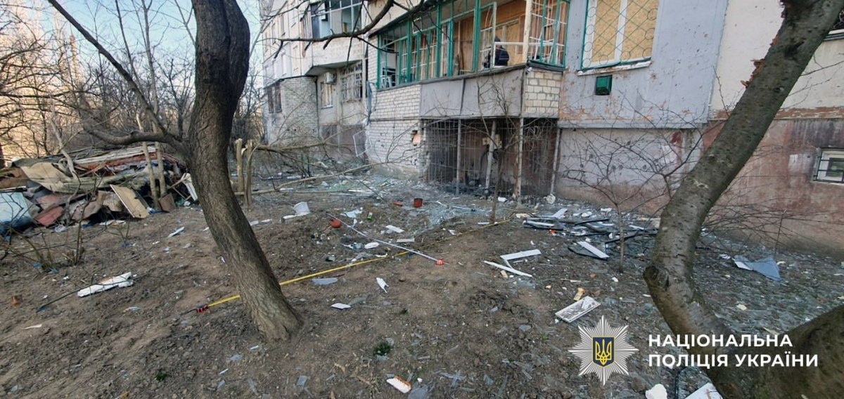 Пошкоджені будинки, школа, газопровід та авто: наслідки атак на Херсонщині (фото)