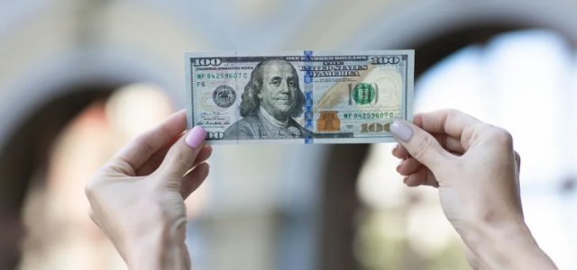 Рекордний долар: чому слабшає гривня і що буде з курсом далі