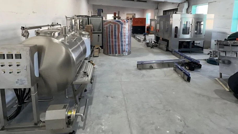 Окупанти анонсували запуск виробництва газованих напоїв на лівобережжі Херсонщини