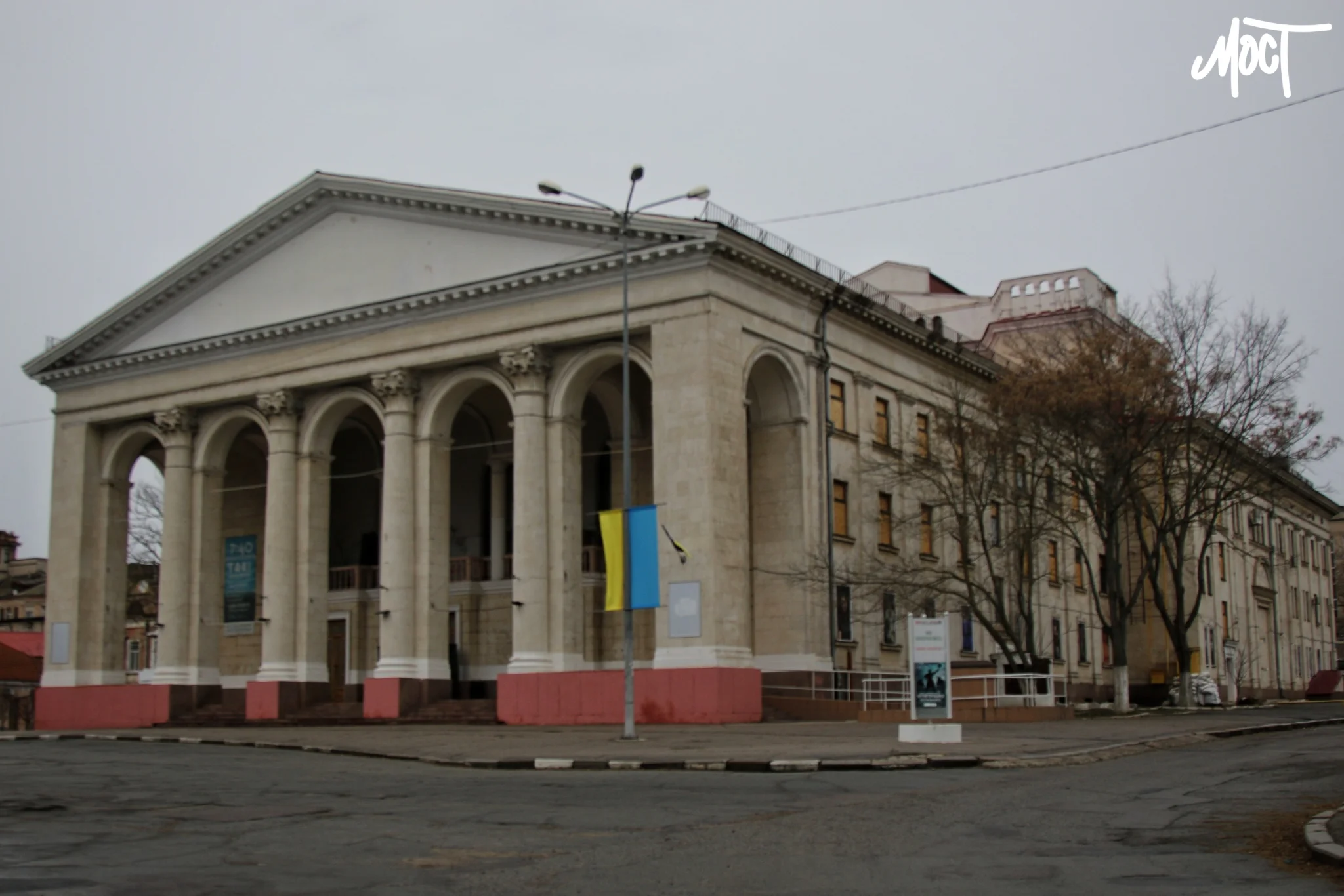 62% опитаних херсонців вважають відновлення театру головним культурним пріоритетом