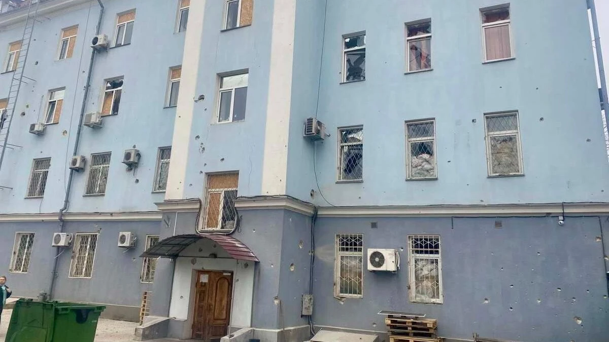 У Херсоні під обстріл потрапила будівля податкової. ФОТО