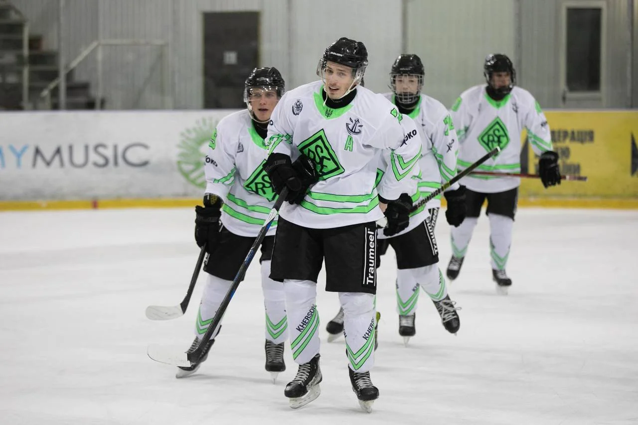 Херсонський хокейний клуб знову переміг київську «Крижинку»