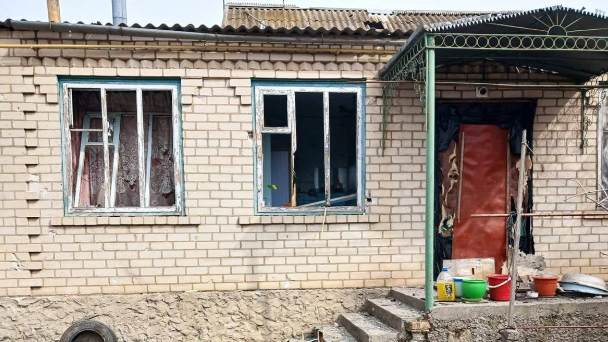 Поранений житель Зеленівки на Херсонщині. Який вигляд має селище після атаки російських військ (ФОТО)