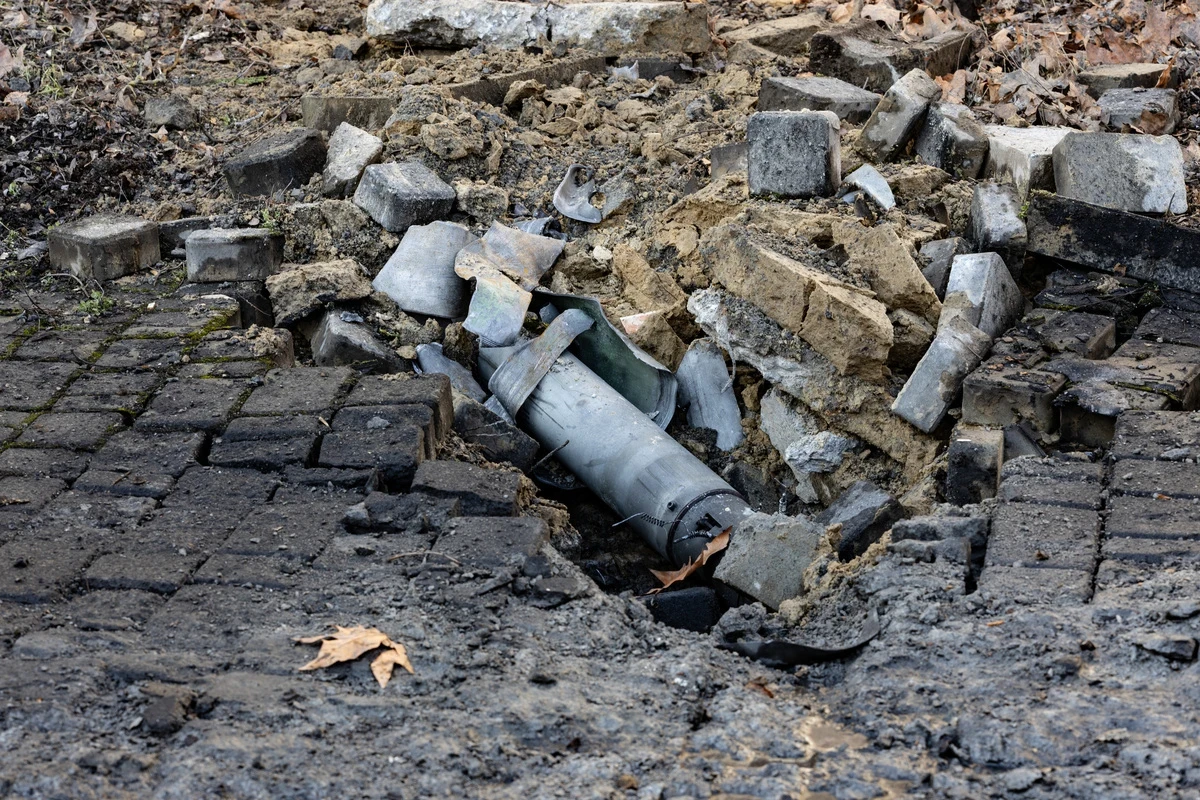 Окупаційні війська обстріляли Дніпровський район Херсона. Поранені люди