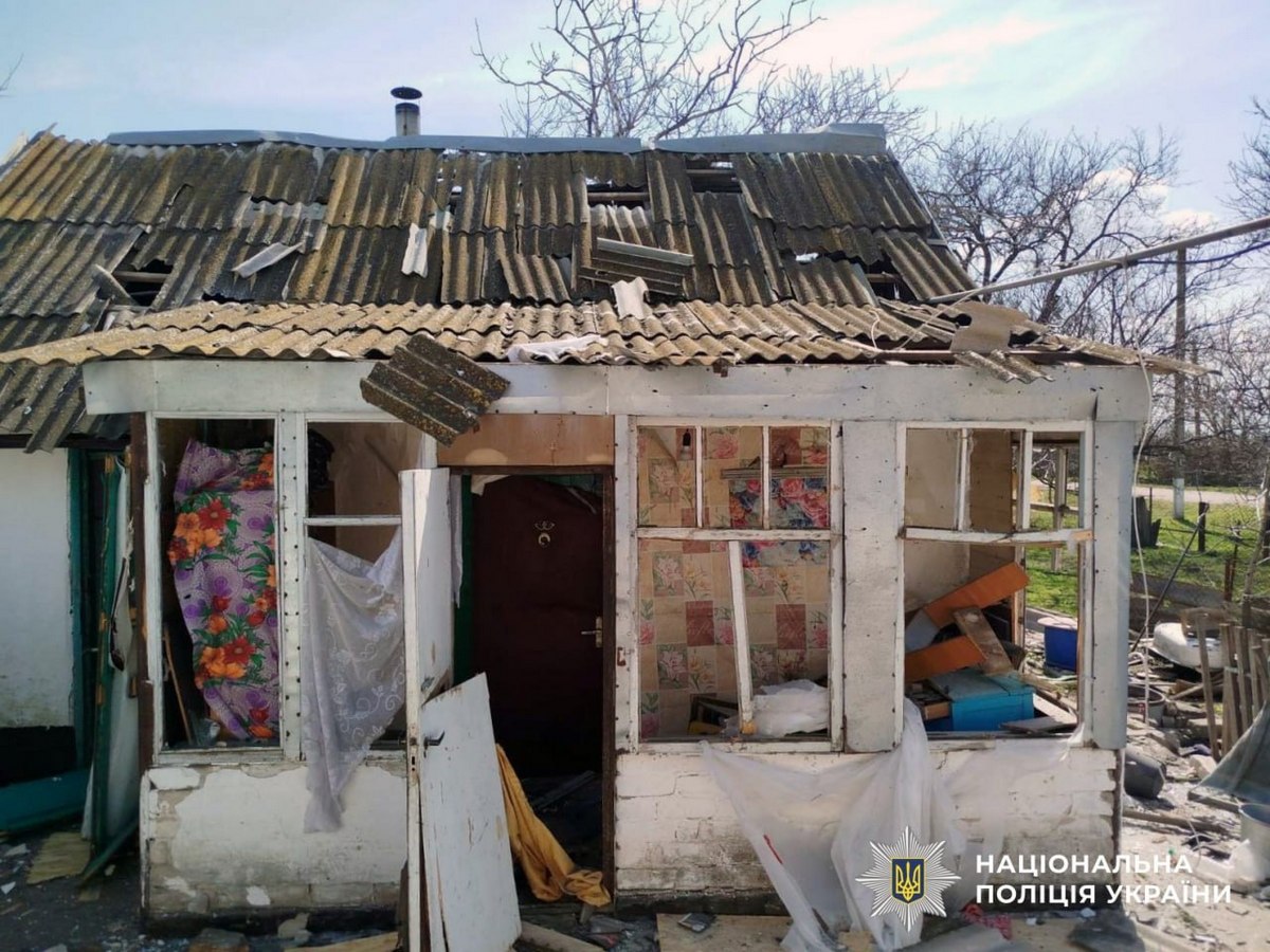 Пошкоджені будинки, автомобілі та виробниче приміщення: наслідки обстрілів Херсонщини (фото)