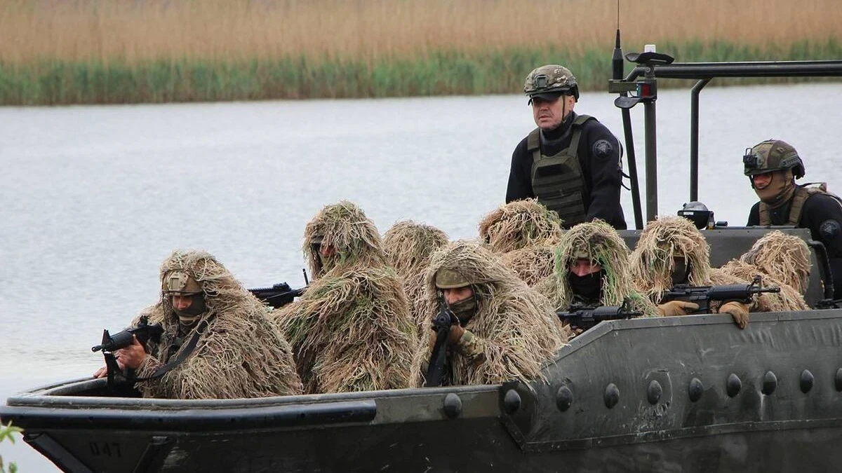 Війська РФ провели два штурми в бік моста у передмісті Херсона