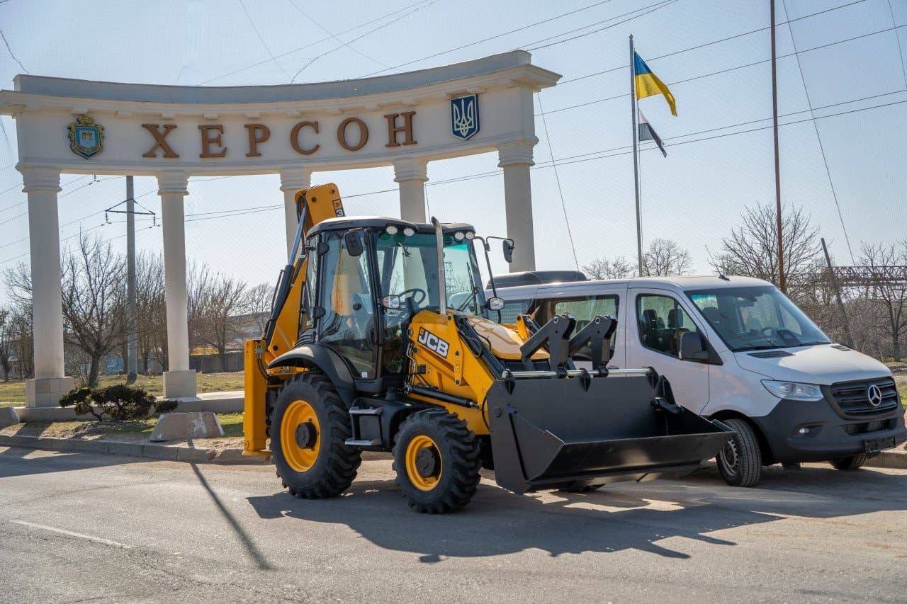 Генератори і спецтранспорт: Херсонська громада отримала допомогу з Німеччини