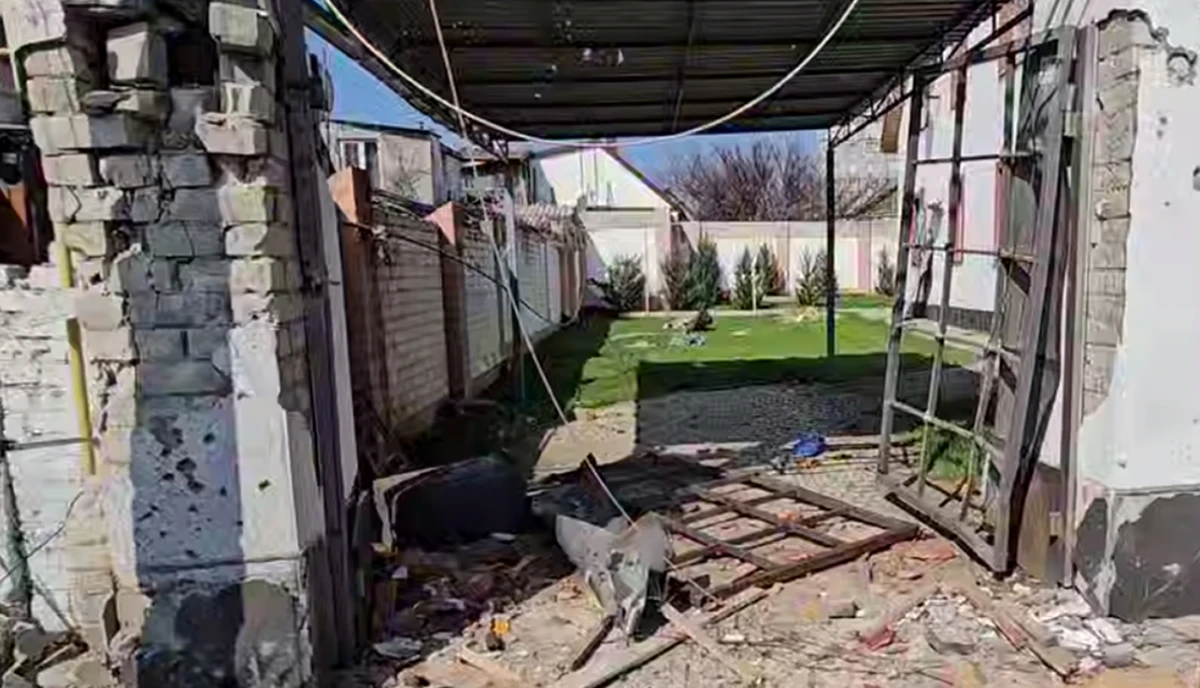 Війська РФ вдарили по будинку в Херсоні. Є поранений