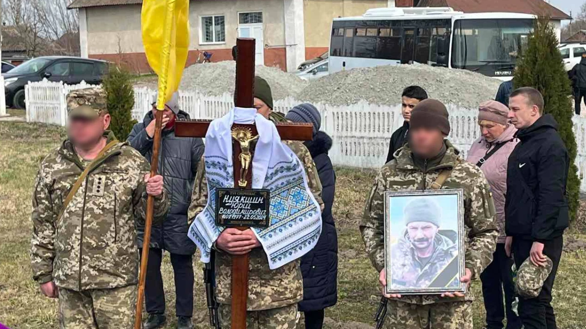 Майже 2 роки вважався зниклим безвісти. У Хмельницькій області попрощалися з уродженцем Херсонщини