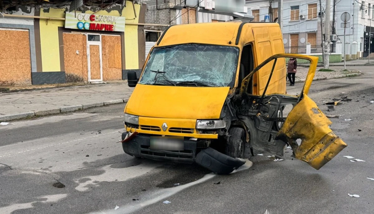 На Херсонщині через обстріли армії РФ загинула людина, ще двоє поранені, пошкоджено будинки та авто