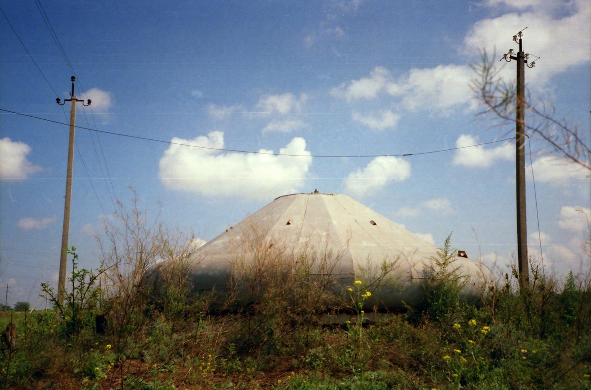 Фотофакт з минулого: навіщо житель Херсонщини змайстрував юрту серед степу