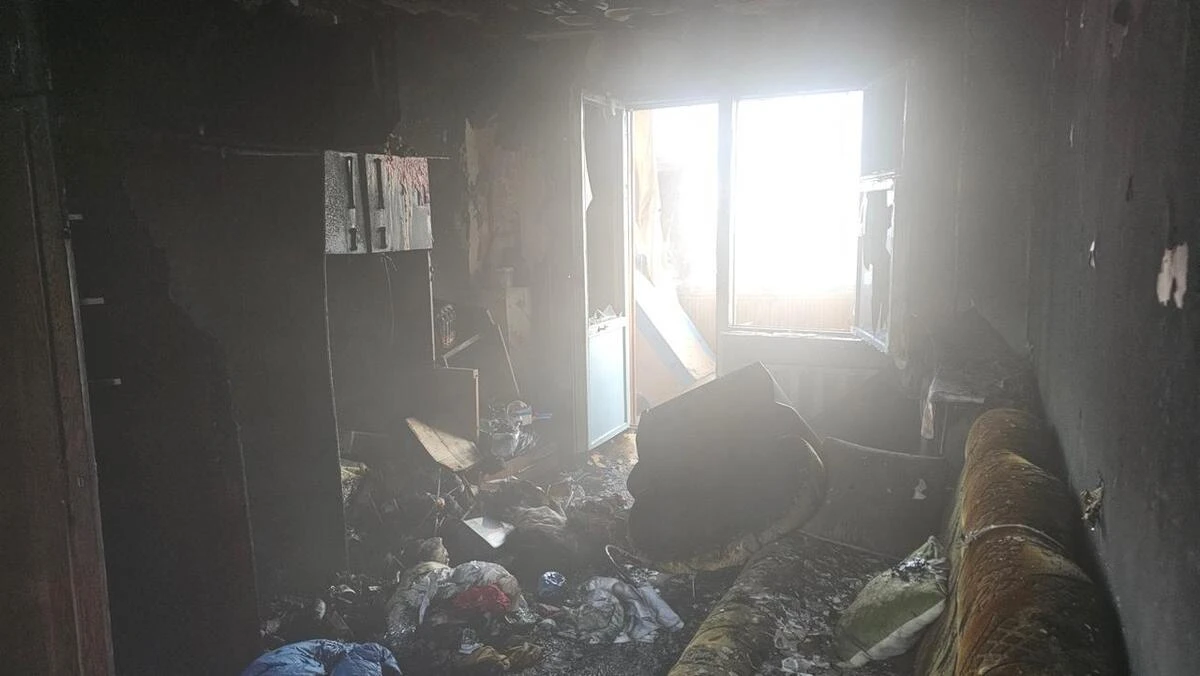 У Херсоні після влучання російського дрона загорілася квартира. ФОТО