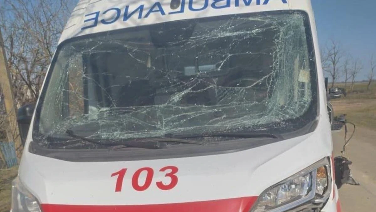 Російський дрон вдарив по бригаді екстренної медичної допомоги у Херсоні