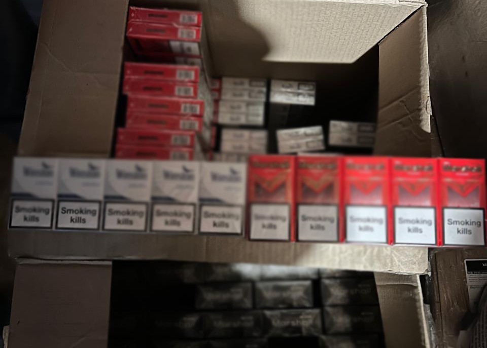 Майже 2 тонни тютюну й десятки тисяч сигарет – у Херсоні викрили підпільне виробництво