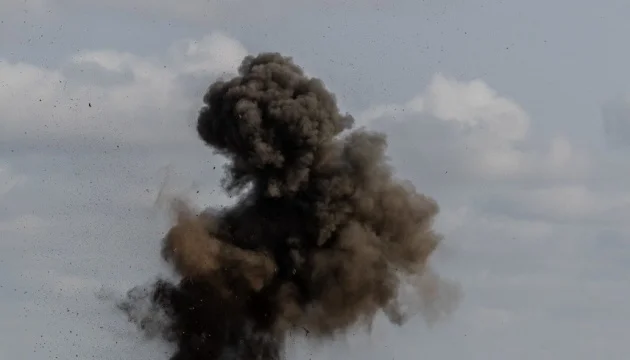 Росіяни вдарили КАБами по Степанівці – пошкоджено медзкалад