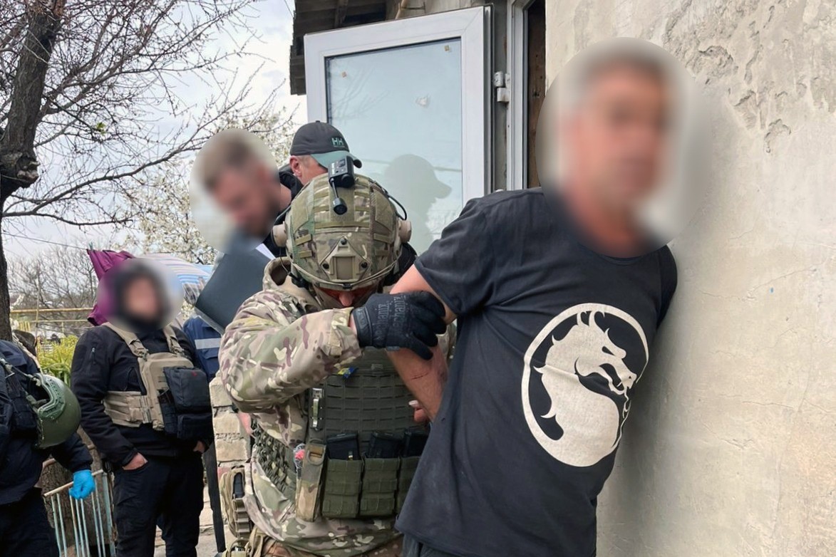Ходив по вулиці з гранатою та підпалив авто військового: жителю Білозерської громади повідомили про підозру