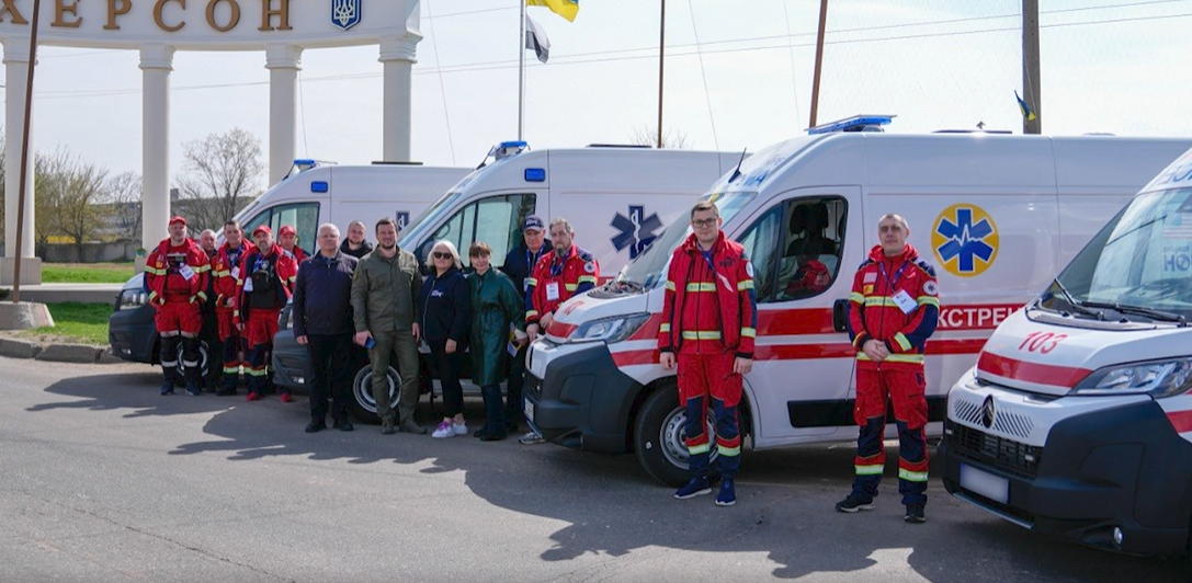 Херсонщина отримала шість повністю укомплектованих карет швидкої допомоги