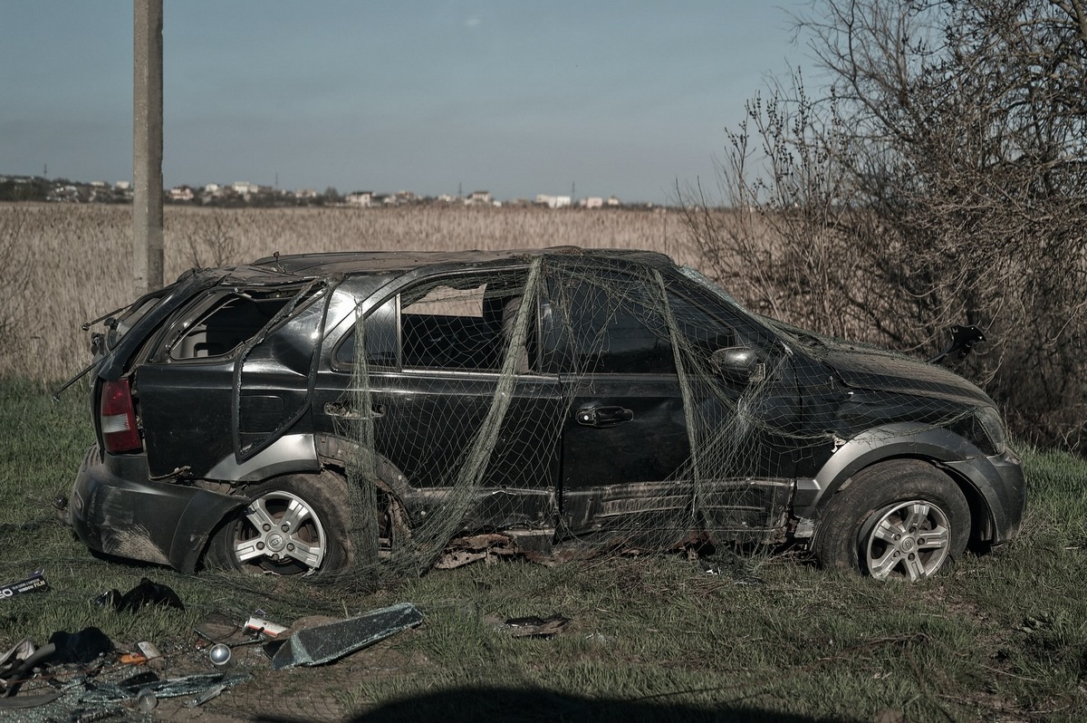 російський терор - авто в сітках