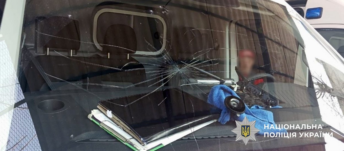 Ворог атакував автомобілі рятувальників та медиків: поліція – про наслідки ударів по Херсонщині минулої доби (фото)