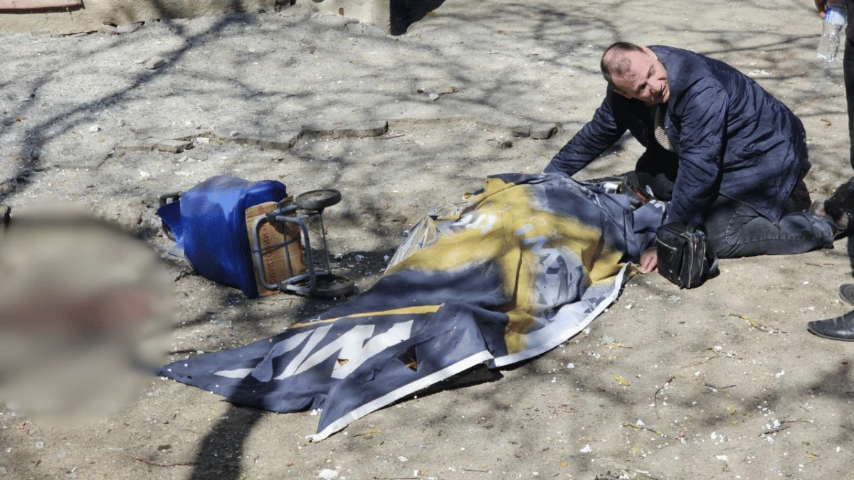 Війська РФ атакували Корабельний район Херсона. Загинула жінка, є поранені