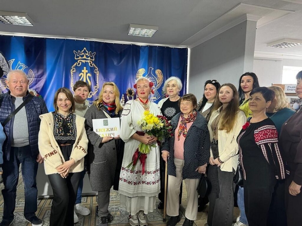 Руката хата ХОВА