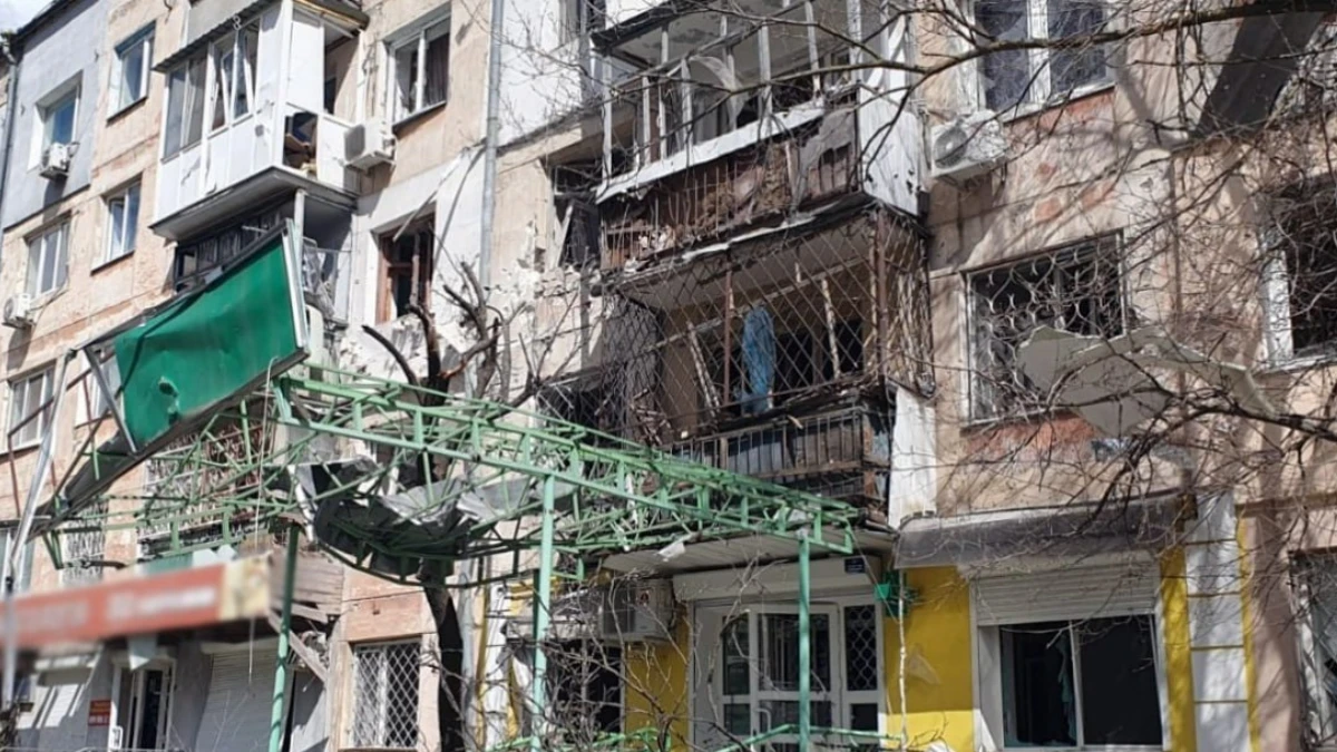 Фотографи зняли евакуацію загиблого в Херсоні, попри заборону родичів. Що відомо?