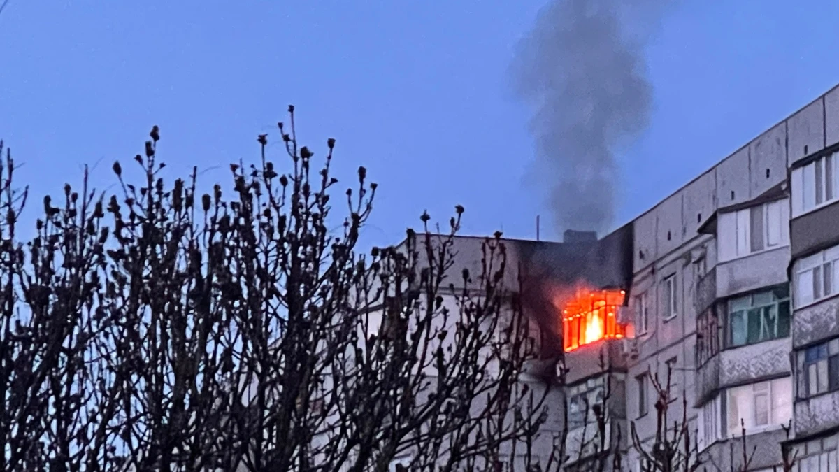 Війська РФ влучили у багатоповерхівку в Херсоні. ВІДЕО