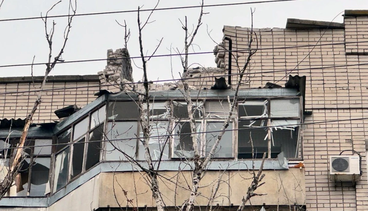 У Херсоні через удар російського дрона постраждали четверо людей, серед них підліток