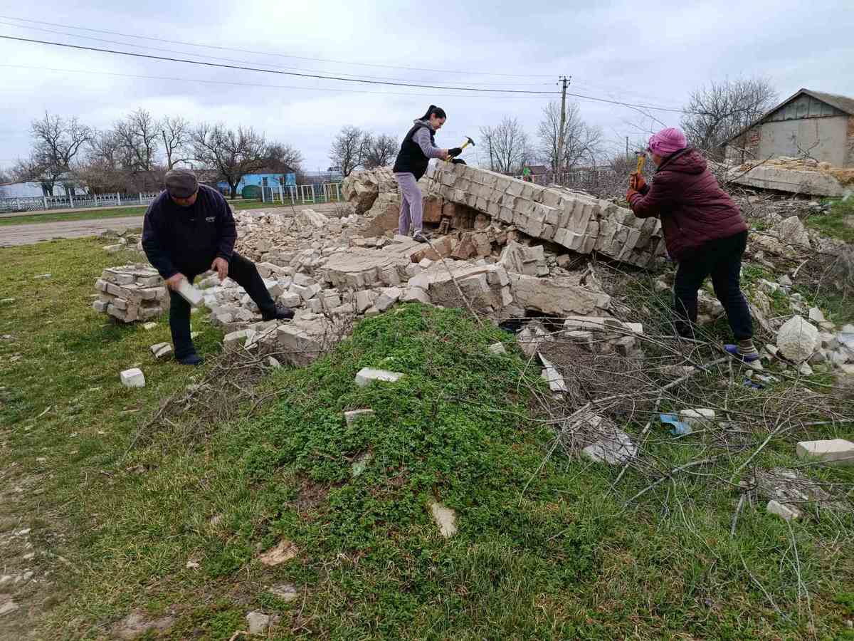 Випрали рекордні 500 кг білизни та виготовили 350 кв. м маскувальних сіток: суспільні роботи у Дар’ївській ТГ