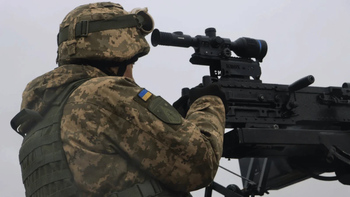 Показали, як бійці зенітної ракетної Херсонської бригади збили безпілотники РФ. ВІДЕО