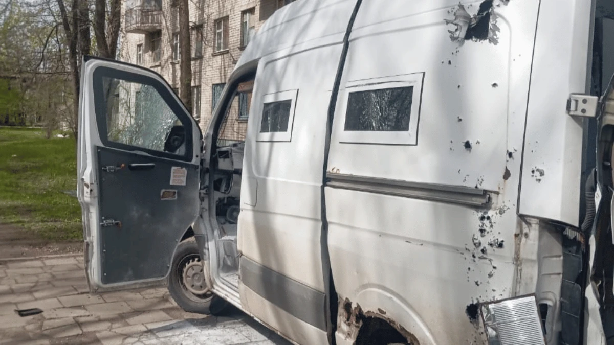 У Херсоні російський дрон атакував автівку волонтерів організації "Сильні бо вільні"