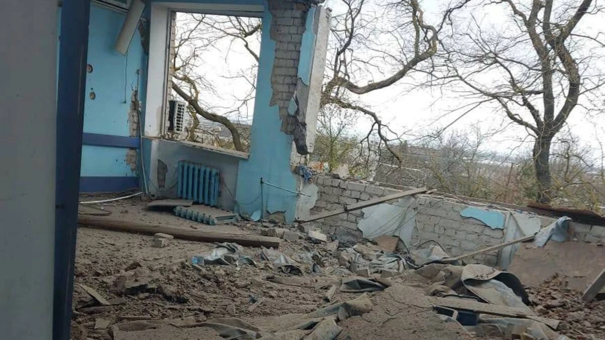 Два дні поспіль армія РФ завдавала ударів по селищу в передмісті Херсона. ФОТО